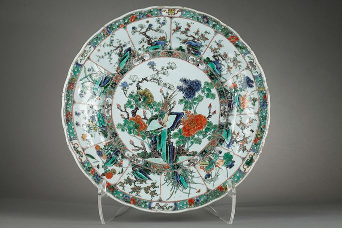 Porcelain famille verte dish very finely decorated with flowers and birds- Kangxi period | MasterArt